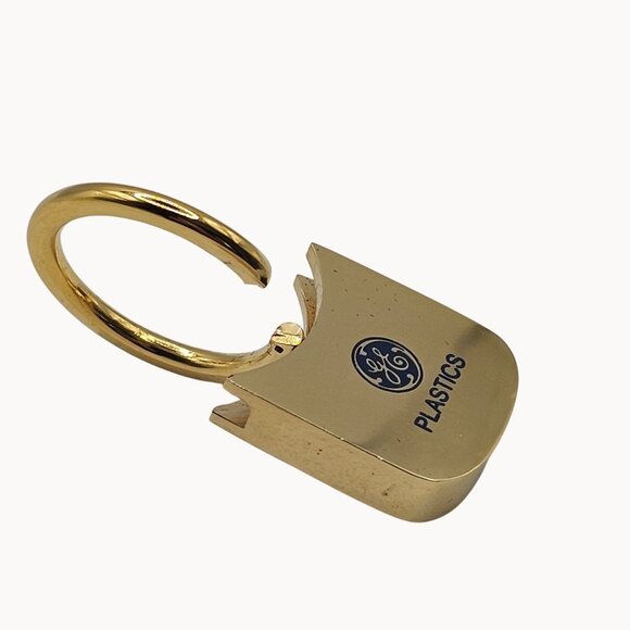 General Electric Plastics / Barlow Gold-Toned Locking Key Chain Accessory Holder - Picture 9 of 15